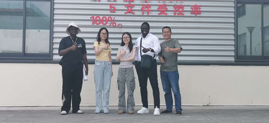 Burkina Faso -klienter signerer ordre etter å ha besøkt vår oksygen- og nitrogengeneratorproduksjonsbase